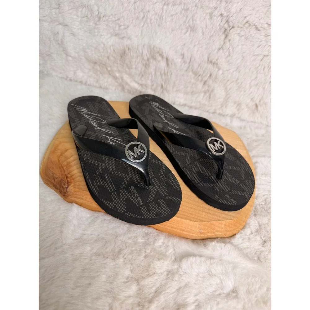 Michael Kors Women Black Grey MK Silver Medallion Logo Flip Flop Sandals Size 6